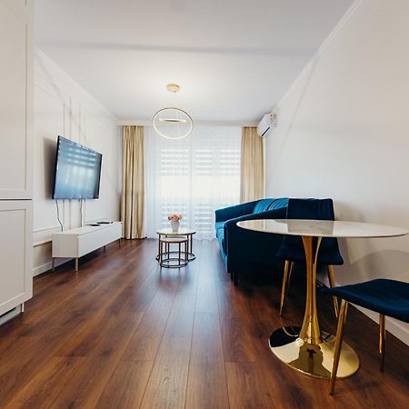 3 Bedrooms Premium Bella Blue For 8 Guests With Ac And Free Out Side Parking Rzeszow Bagian luar foto