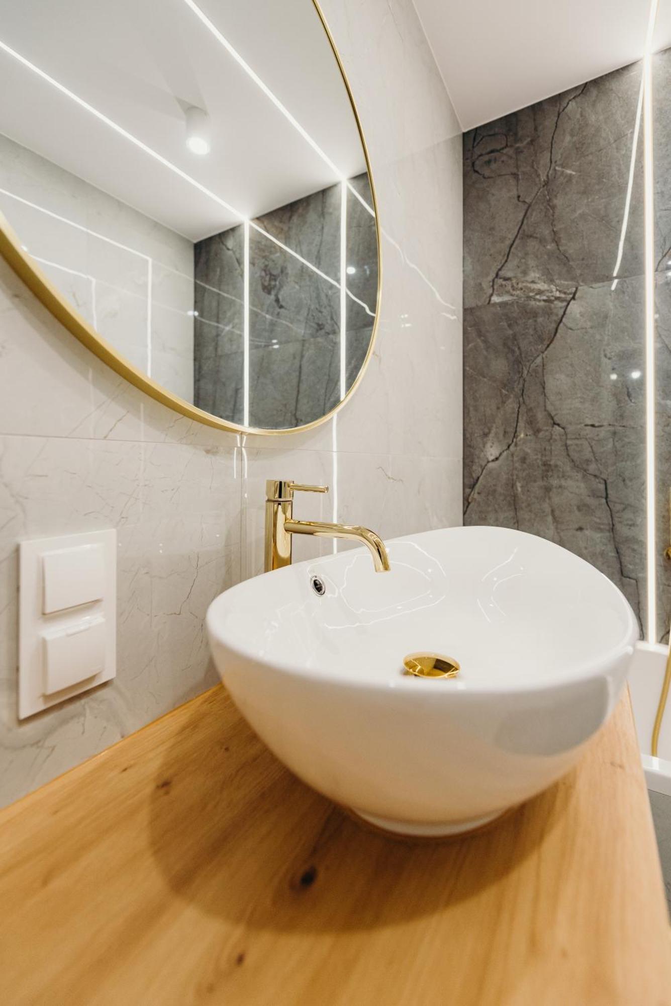 3 Bedrooms Premium Bella Blue For 8 Guests With Ac And Free Out Side Parking Rzeszow Bagian luar foto