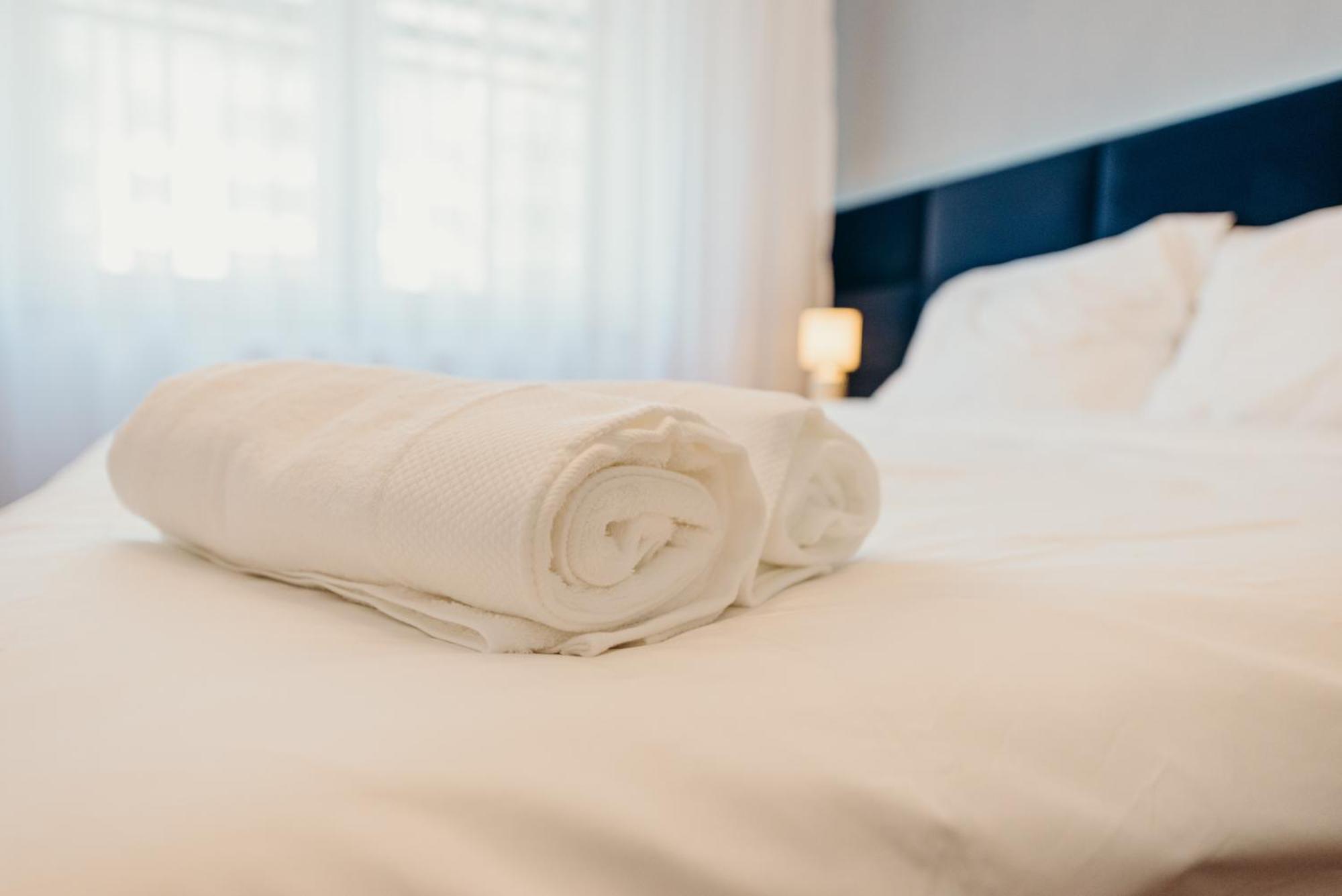 3 Bedrooms Premium Bella Blue For 8 Guests With Ac And Free Out Side Parking Rzeszow Bagian luar foto