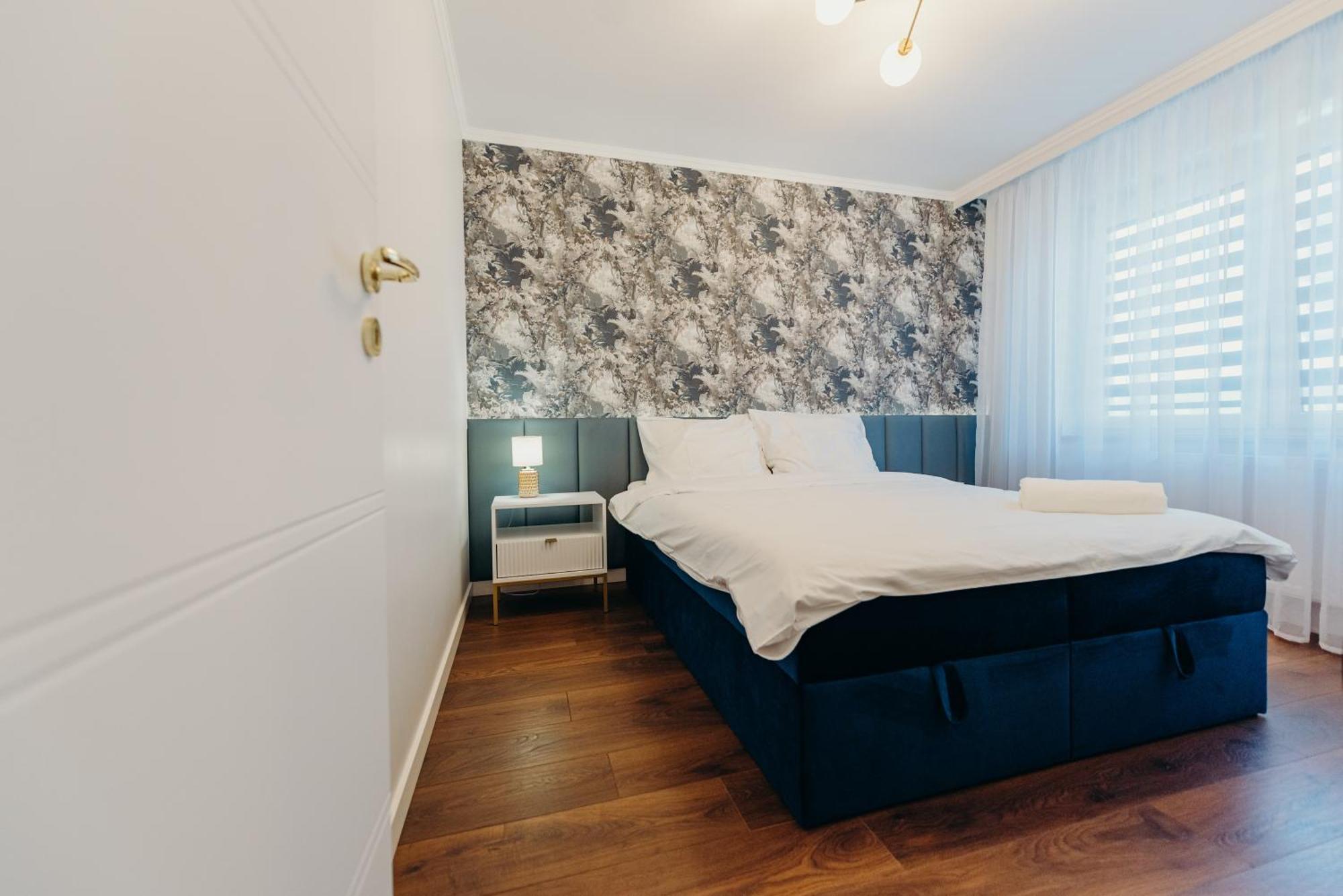 3 Bedrooms Premium Bella Blue For 8 Guests With Ac And Free Out Side Parking Rzeszow Bagian luar foto