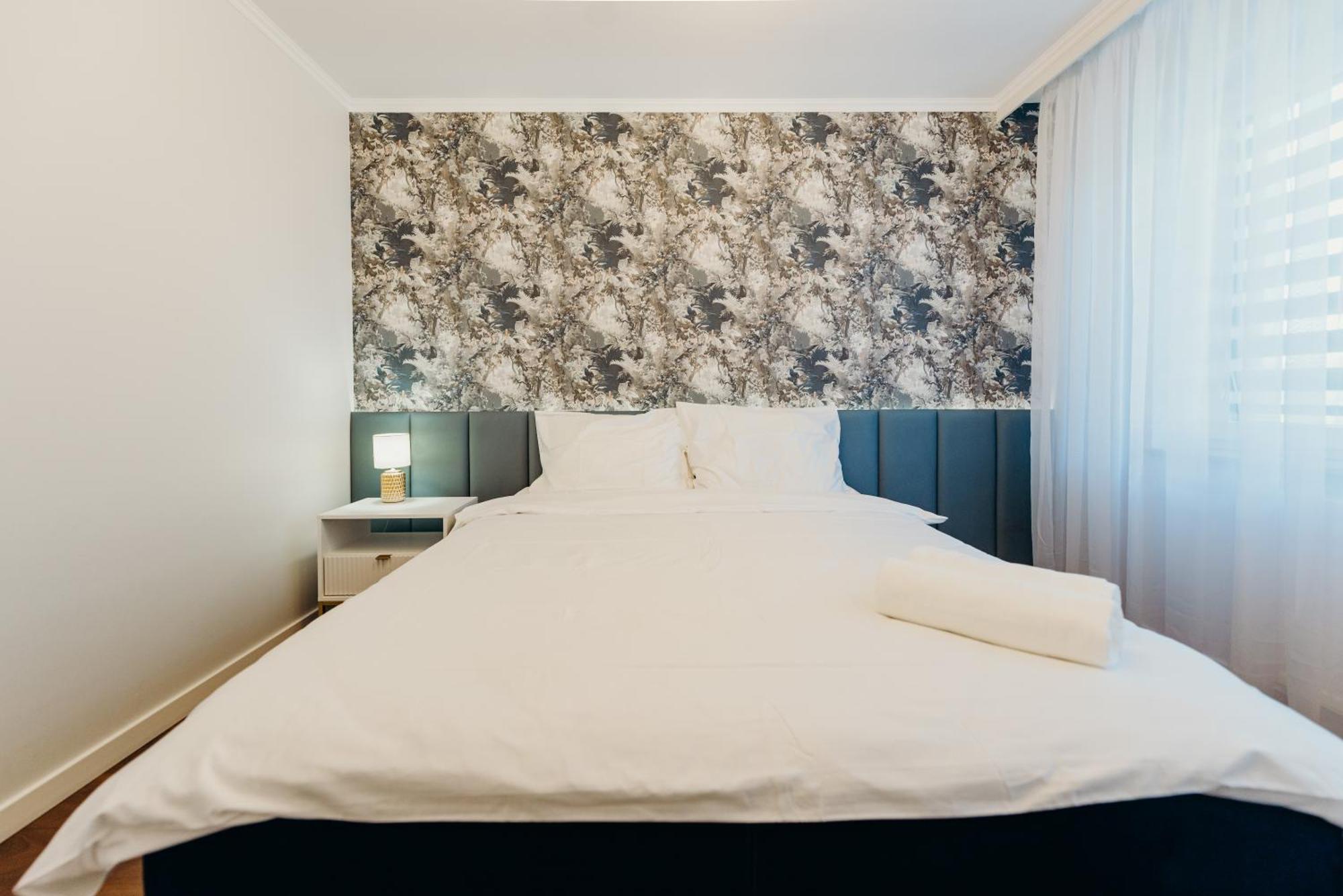 3 Bedrooms Premium Bella Blue For 8 Guests With Ac And Free Out Side Parking Rzeszow Bagian luar foto