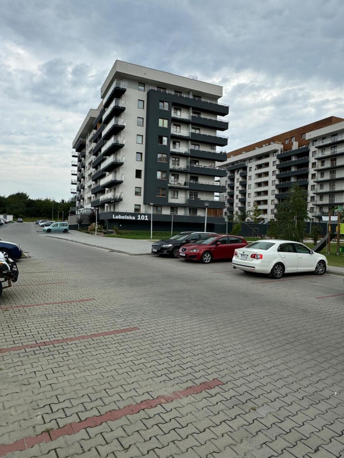 3 Bedrooms Premium Bella Blue For 8 Guests With Ac And Free Out Side Parking Rzeszow Bagian luar foto